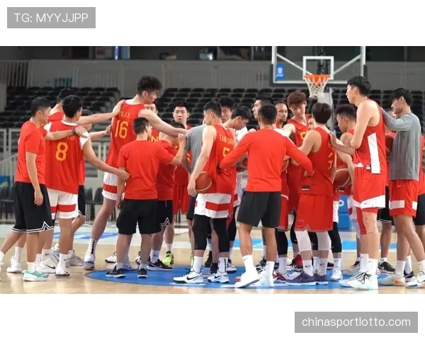 特写：第70分钟，尼斯中场核心因累计高强度冲刺被替换下场