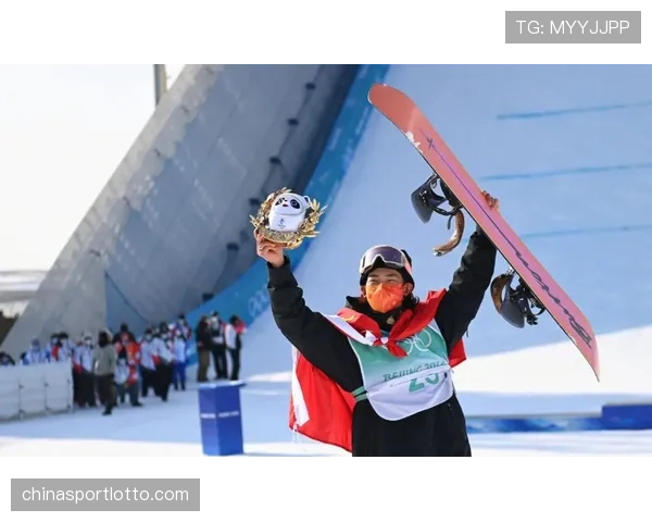 苏翊鸣斩获单板滑雪坡面障碍技巧世界杯总冠军实现赛季双冠 苏翊鸣斩获单板滑雪坡面障碍技巧世界杯总冠军实现赛季双冠